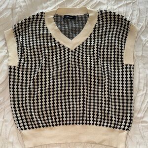 DKNY Black and Cream Houndstooth V-Neck Sweater Vest